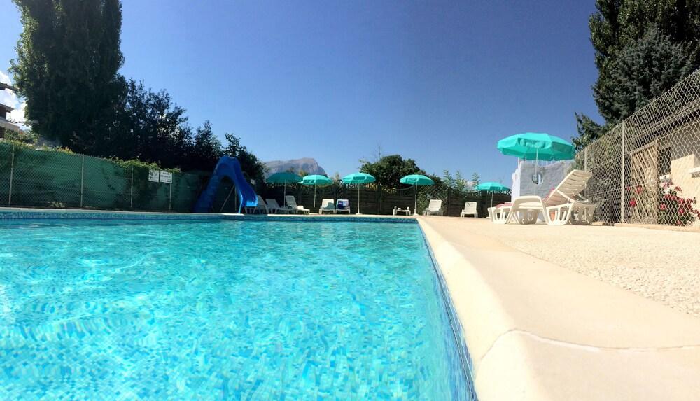Hotel Camping Les Grillons Embrun Esterno foto