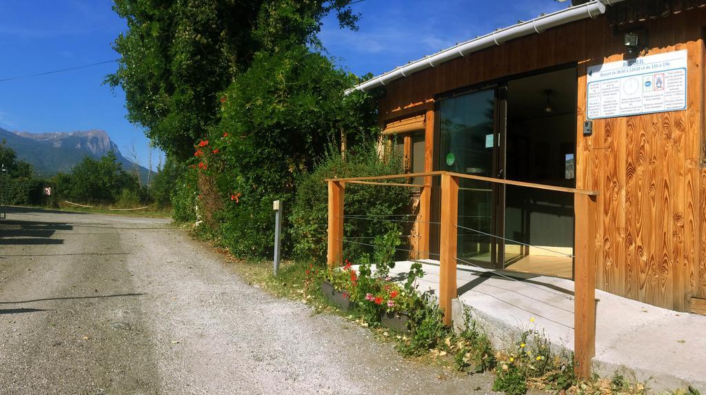 Hotel Camping Les Grillons Embrun Esterno foto