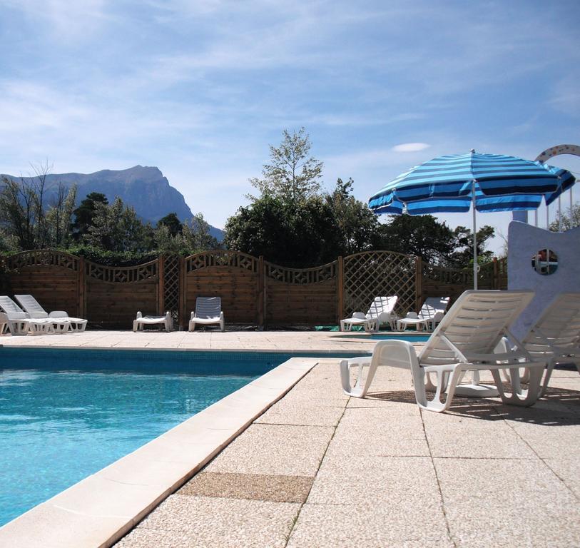 Hotel Camping Les Grillons Embrun Esterno foto