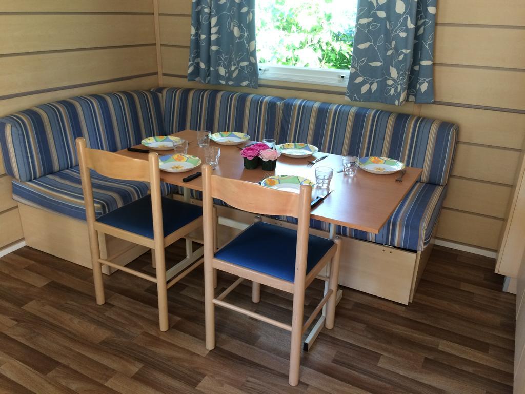Hotel Camping Les Grillons Embrun Esterno foto