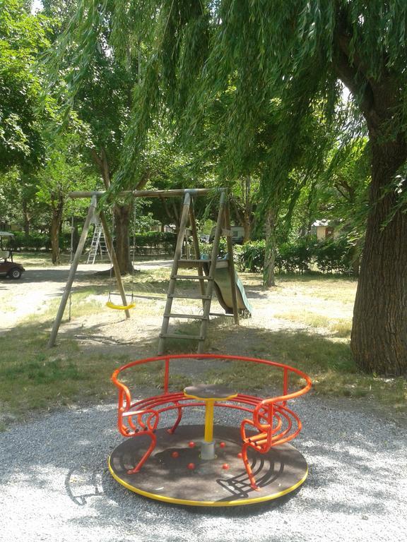 Hotel Camping Les Grillons Embrun Esterno foto