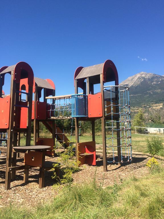 Hotel Camping Les Grillons Embrun Esterno foto